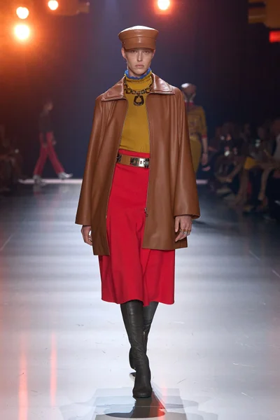 Look 18